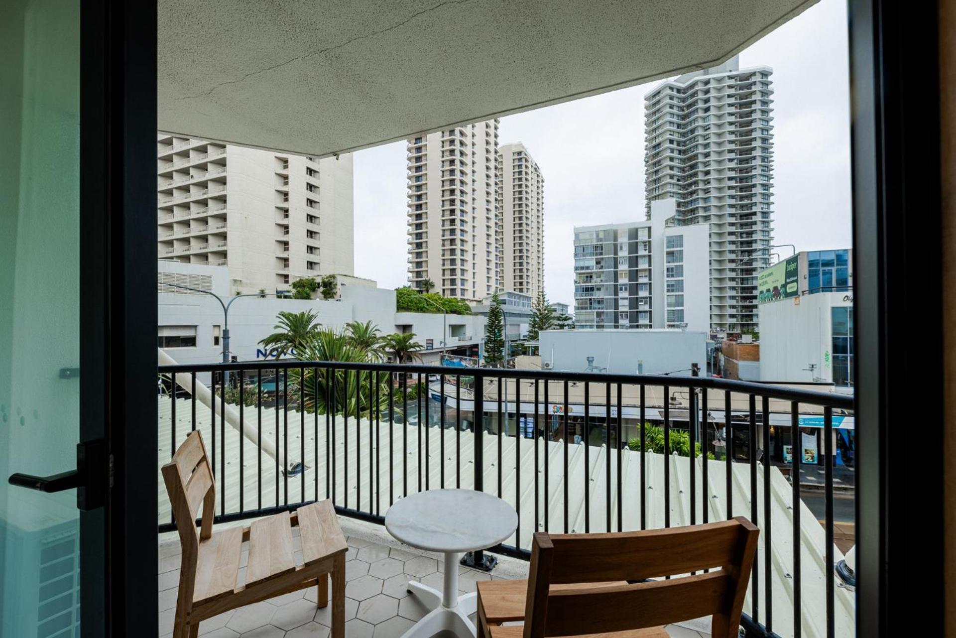 Bunk Surfers Paradise International Backpacker Hostel (Adults Only) Гоулд Коуст Екстериор снимка