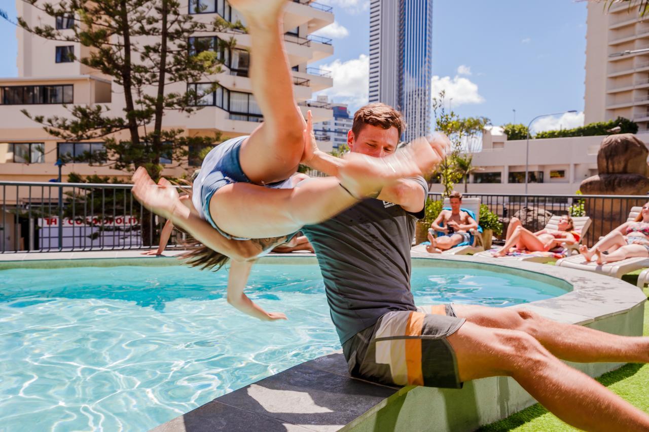 Bunk Surfers Paradise International Backpacker Hostel (Adults Only) Гоулд Коуст Екстериор снимка